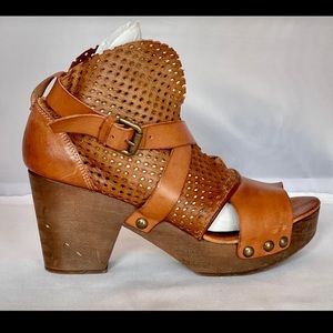 FREE PEOPLE clogs size 9